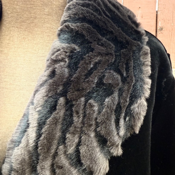 Stunning Luxe Vintage Black Faux Fur Swing Coat - Picture 14 of 16